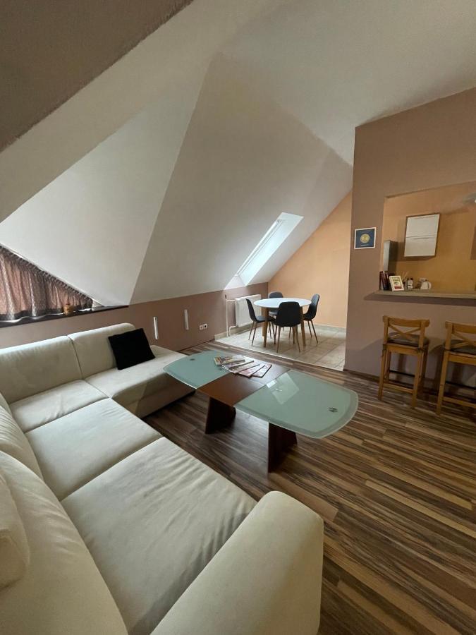 Palank Apartman Mosonmagyaróvár Extérieur photo